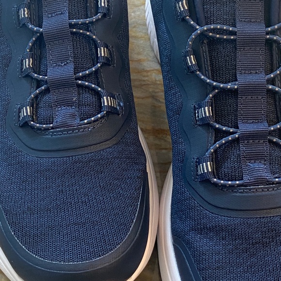 Athletic Works Men's Blue Sneakers - Picture 3 of 6